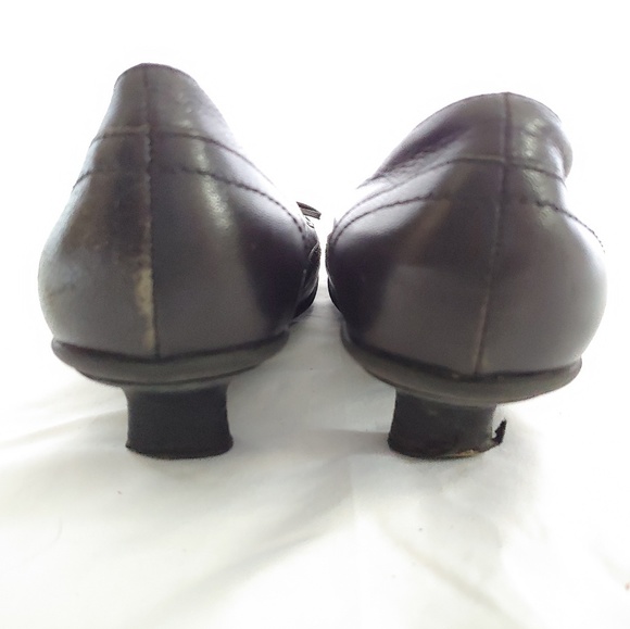 Kenneth Cole Black Leather Heels with Bow - Picture 4 of 8